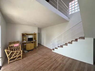 Casa - Sobrado com 3 quartos (sendo 1 suite(s)) a 2000,00 metros praia.