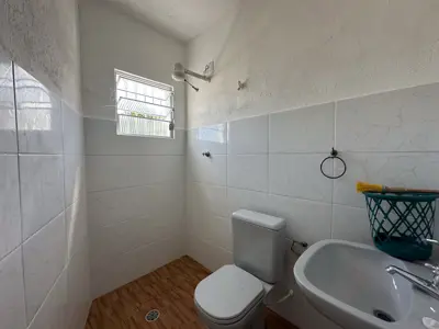 Casa - Sobrado com 3 quartos (sendo 1 suite(s)) a 2000,00 metros praia.