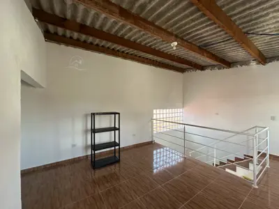 Casa - Sobrado com 3 quartos (sendo 1 suite(s)) a 2000,00 metros praia.