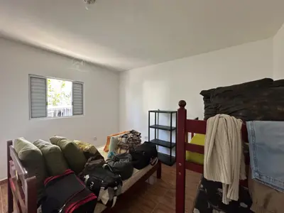 Casa - Sobrado com 3 quartos (sendo 1 suite(s)) a 2000,00 metros praia.