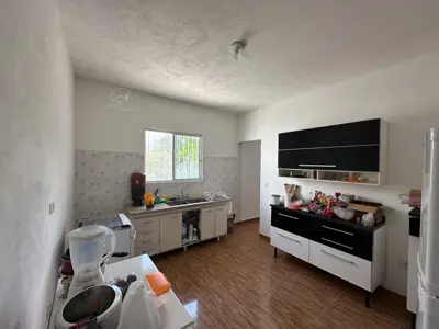 Casa - Sobrado com 3 quartos (sendo 1 suite(s)) a 2000,00 metros praia.