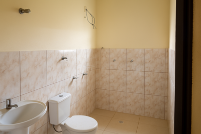 Casa - Térrea com 2 quartos (sendo 1 suite(s)) a 1600,00 metros praia.