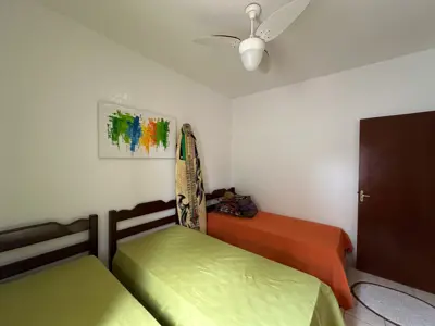 Casa - Sobrado Parte Superior com 3 quartos (sendo 1 suite(s)) a 200,00 metros praia.