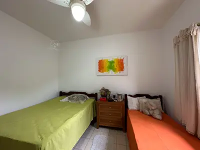 Casa - Sobrado Parte Superior com 3 quartos (sendo 1 suite(s)) a 200,00 metros praia.