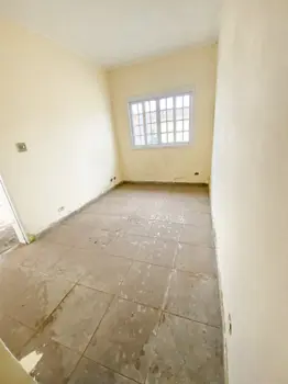 Casa - Térrea com 2 quartos (sendo 0 suite(s)) a 3,00 metros praia.