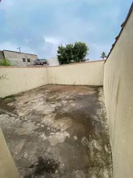 Casa - Térrea com 2 quartos (sendo 0 suite(s)) a 3,00 metros praia.