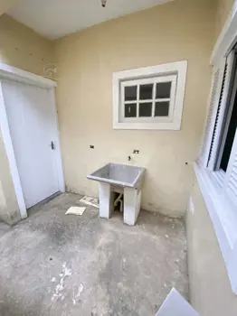 Casa - Térrea com 2 quartos (sendo 0 suite(s)) a 3,00 metros praia.