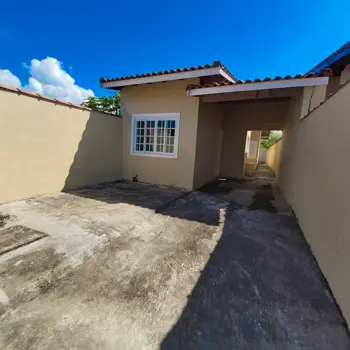 Casa - Térrea com 2 quartos (sendo 0 suite(s)) a 3,00 metros praia.