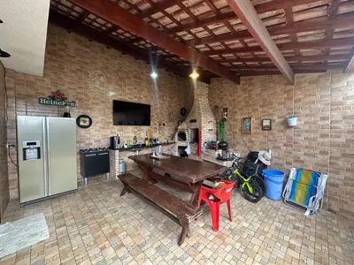 Casa - Térrea com 2 quartos (sendo 1 suite(s)) a 2000,00 metros praia.