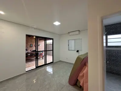Casa - Térrea com 2 quartos (sendo 1 suite(s)) a 2000,00 metros praia.