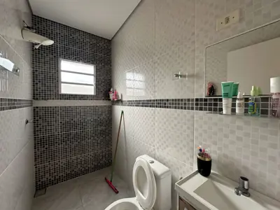 Casa - Térrea com 2 quartos (sendo 1 suite(s)) a 2000,00 metros praia.