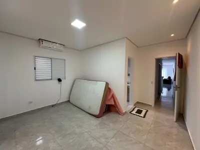 Casa - Térrea com 2 quartos (sendo 1 suite(s)) a 2000,00 metros praia.