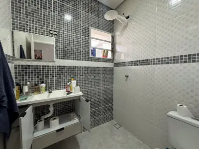 Casa - Térrea com 2 quartos (sendo 1 suite(s)) a 2000,00 metros praia.