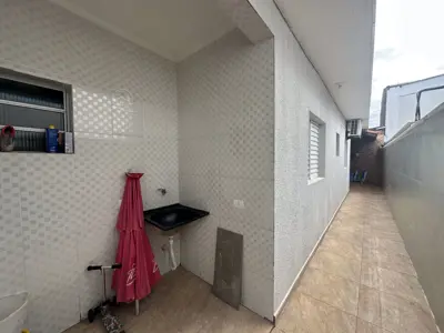 Casa - Térrea com 2 quartos (sendo 1 suite(s)) a 2000,00 metros praia.
