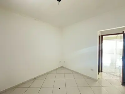 Casa - Sobrado com 3 quartos (sendo 1 suite(s)) a 1500,00 metros praia.
