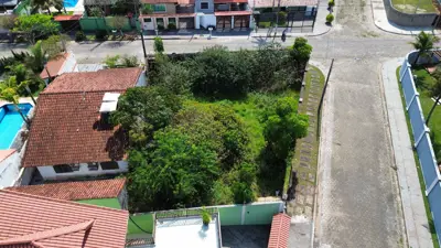 Terreno - Esquina com  quartos  a 200,00 metros praia.