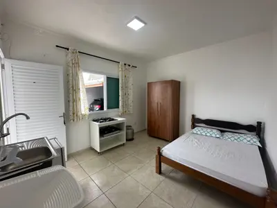 Kitnet - Ampla com 1 quartos (sendo 0 suite(s)) a 100,00 metros praia.