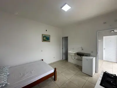 Kitnet - Ampla com 1 quartos (sendo 0 suite(s)) a 100,00 metros praia.