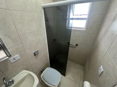 Kitnet - Ampla com 1 quartos (sendo 0 suite(s)) a 100,00 metros praia.