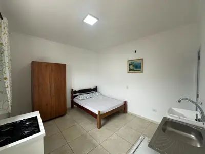 Kitnet - Ampla com 1 quartos (sendo 0 suite(s)) a 100,00 metros praia.