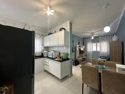 Casa - Térrea com Edícula com 2 quartos (sendo 1 suite(s)) a 1100,00 metros praia.