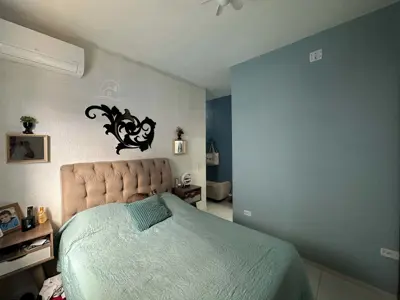 Casa - Térrea com Edícula com 2 quartos (sendo 1 suite(s)) a 1100,00 metros praia.