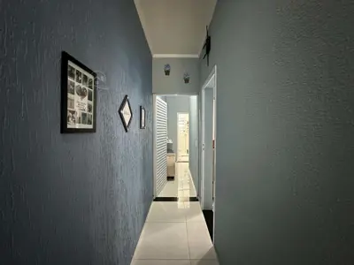 Casa - Térrea com Edícula com 2 quartos (sendo 1 suite(s)) a 1100,00 metros praia.