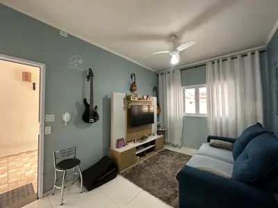 Casa - Térrea com Edícula com 2 quartos (sendo 1 suite(s)) a 1100,00 metros praia.