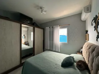 Casa - Térrea com Edícula com 2 quartos (sendo 1 suite(s)) a 1100,00 metros praia.