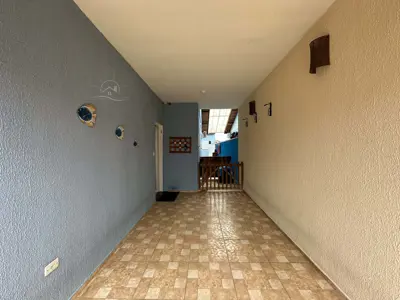 Casa - Térrea com Edícula com 2 quartos (sendo 1 suite(s)) a 1100,00 metros praia.