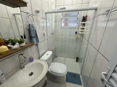 Casa - Térrea com Edícula com 2 quartos (sendo 1 suite(s)) a 1100,00 metros praia.