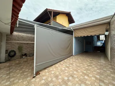 Casa - Térrea com Edícula com 2 quartos (sendo 1 suite(s)) a 1100,00 metros praia.