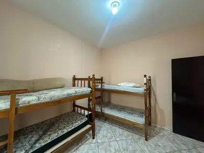 Casa - Térrea com 2 quartos (sendo 0 suite(s)) a 700,00 metros praia.