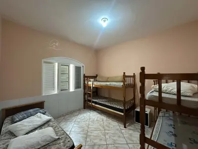 Casa - Térrea com 2 quartos (sendo 0 suite(s)) a 700,00 metros praia.