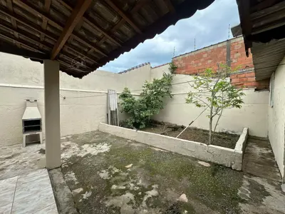 Casa - Térrea com 2 quartos (sendo 0 suite(s)) a 700,00 metros praia.