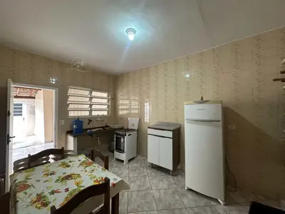 Casa - Térrea com 2 quartos (sendo 0 suite(s)) a 700,00 metros praia.