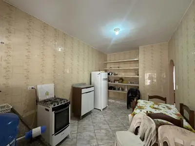 Casa - Térrea com 2 quartos (sendo 0 suite(s)) a 700,00 metros praia.
