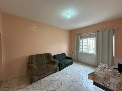 Casa - Térrea com 2 quartos (sendo 0 suite(s)) a 700,00 metros praia.