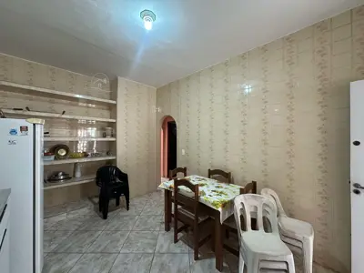 Casa - Térrea com 2 quartos (sendo 0 suite(s)) a 700,00 metros praia.