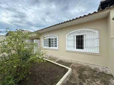 Casa - Térrea com 2 quartos (sendo 0 suite(s)) a 700,00 metros praia.