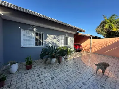 Casa - Térrea com 3 quartos (sendo 1 suite(s)) a 700,00 metros praia.