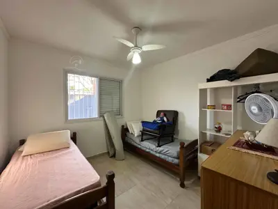 Casa - Térrea com 3 quartos (sendo 1 suite(s)) a 700,00 metros praia.