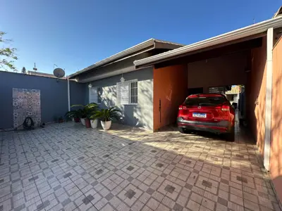 Casa - Térrea com 3 quartos (sendo 1 suite(s)) a 700,00 metros praia.