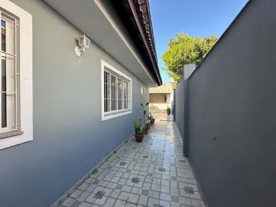 Casa - Térrea com 3 quartos (sendo 1 suite(s)) a 700,00 metros praia.