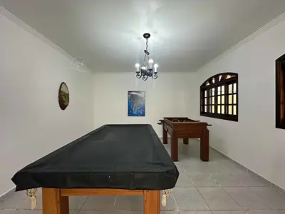 Casa - Sobrado com 3 quartos (sendo 1 suite(s)) a 150,00 metros praia.