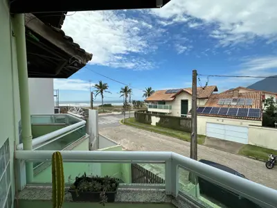 Casa - Sobrado com 2 quartos (sendo 0 suite(s)) a 0,00 metros praia.
