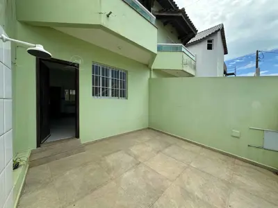 Casa - Sobrado com 2 quartos (sendo 0 suite(s)) a 0,00 metros praia.