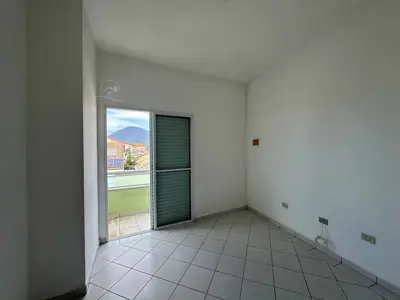 Casa - Sobrado com 2 quartos (sendo 0 suite(s)) a 0,00 metros praia.