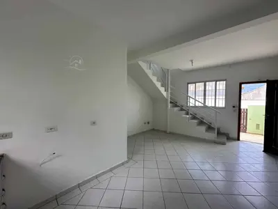 Casa - Sobrado com 2 quartos (sendo 0 suite(s)) a 0,00 metros praia.