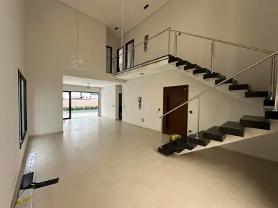 Casa - Sobrado Novo com 3 quartos (sendo 3 suite(s)) a 1300,00 metros praia.